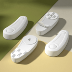 Vita barnlås för skåp med dubbeldörr, visade med 3M-tejp för enkel montering utan borrning.