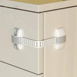 Barnlås med dubbelsidiga knappar monterat på skåp – flexibel säkerhetsspärr för barnsäkring i hemmet