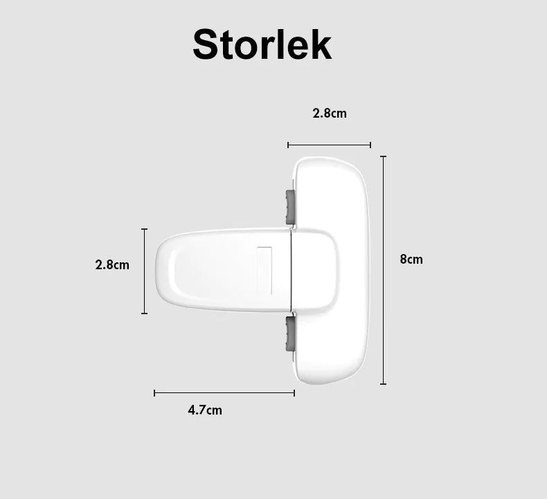 Mått på barnsäkert kylskåpslås – 8 cm höjd, 4,7 cm bredd, 2,8 cm djup, visat uppifrån med tydliga markeringar.