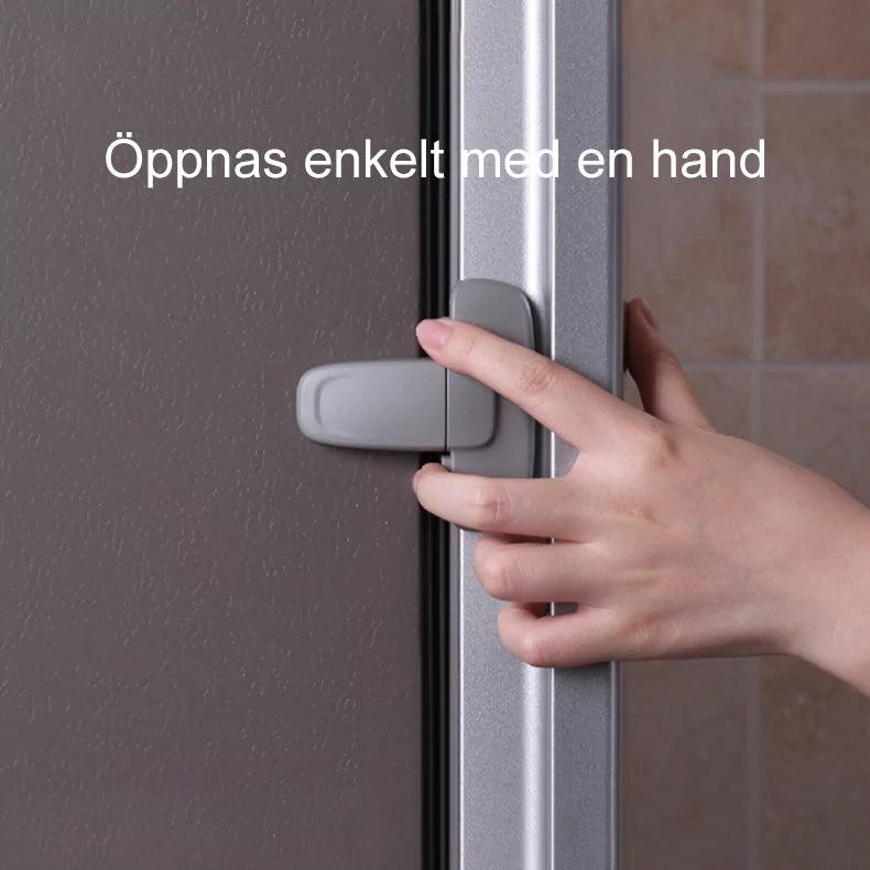 Hand som enkelt öppnar ett grått kylskåpslås med enhands­grepp.